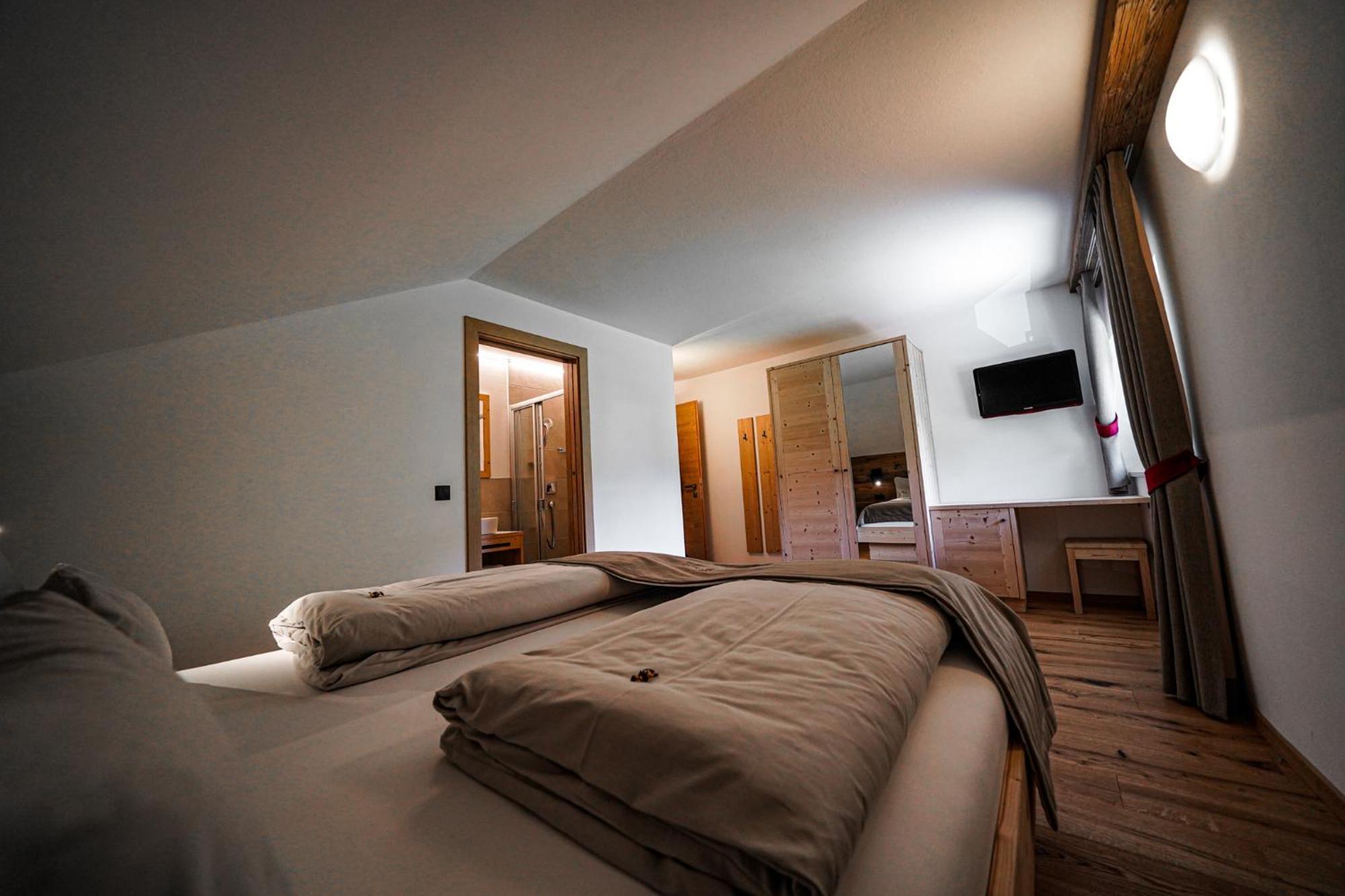 Garni Bergblick Hotel Braies  Buitenkant foto