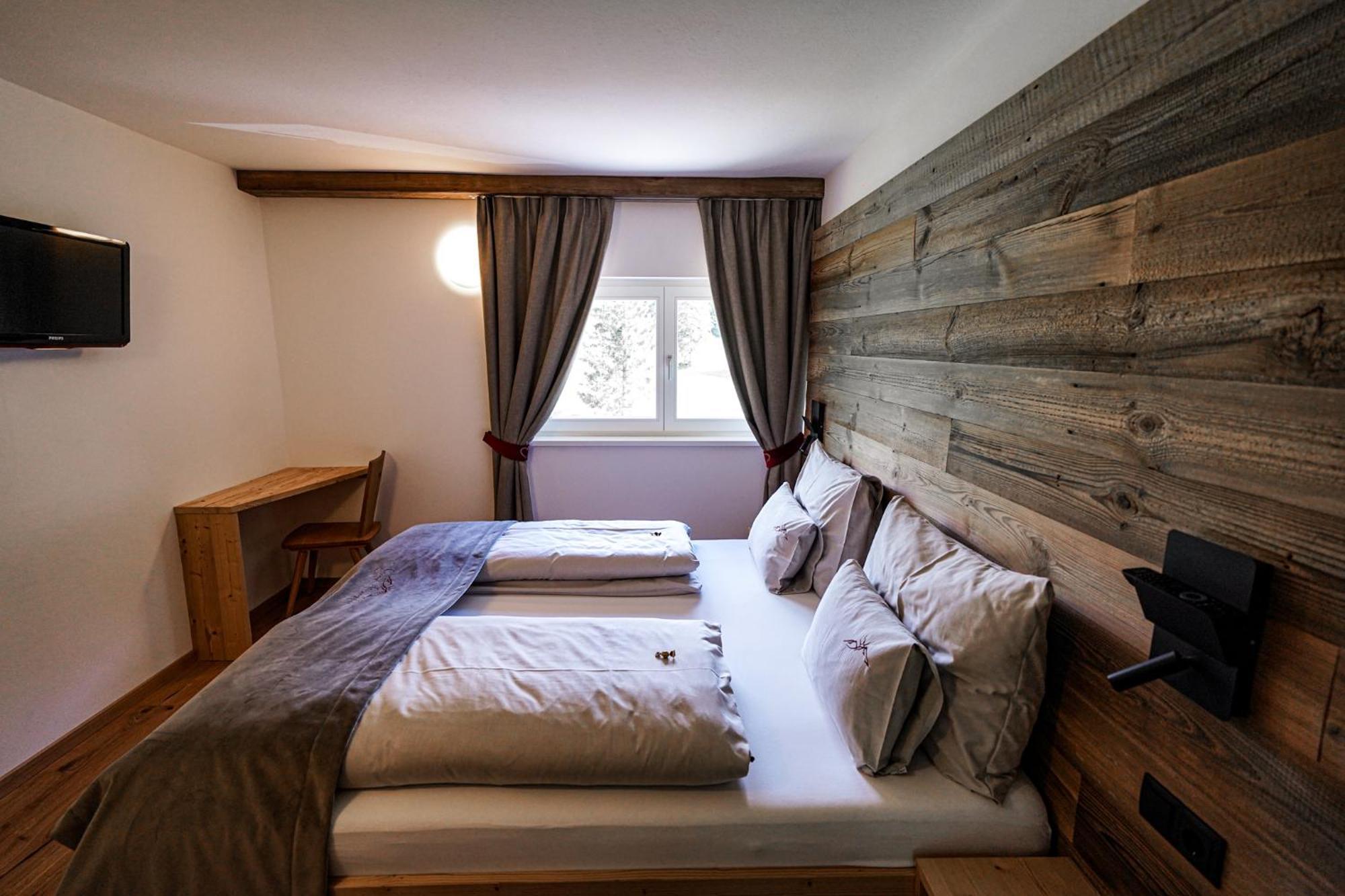 Garni Bergblick Hotel Braies  Buitenkant foto