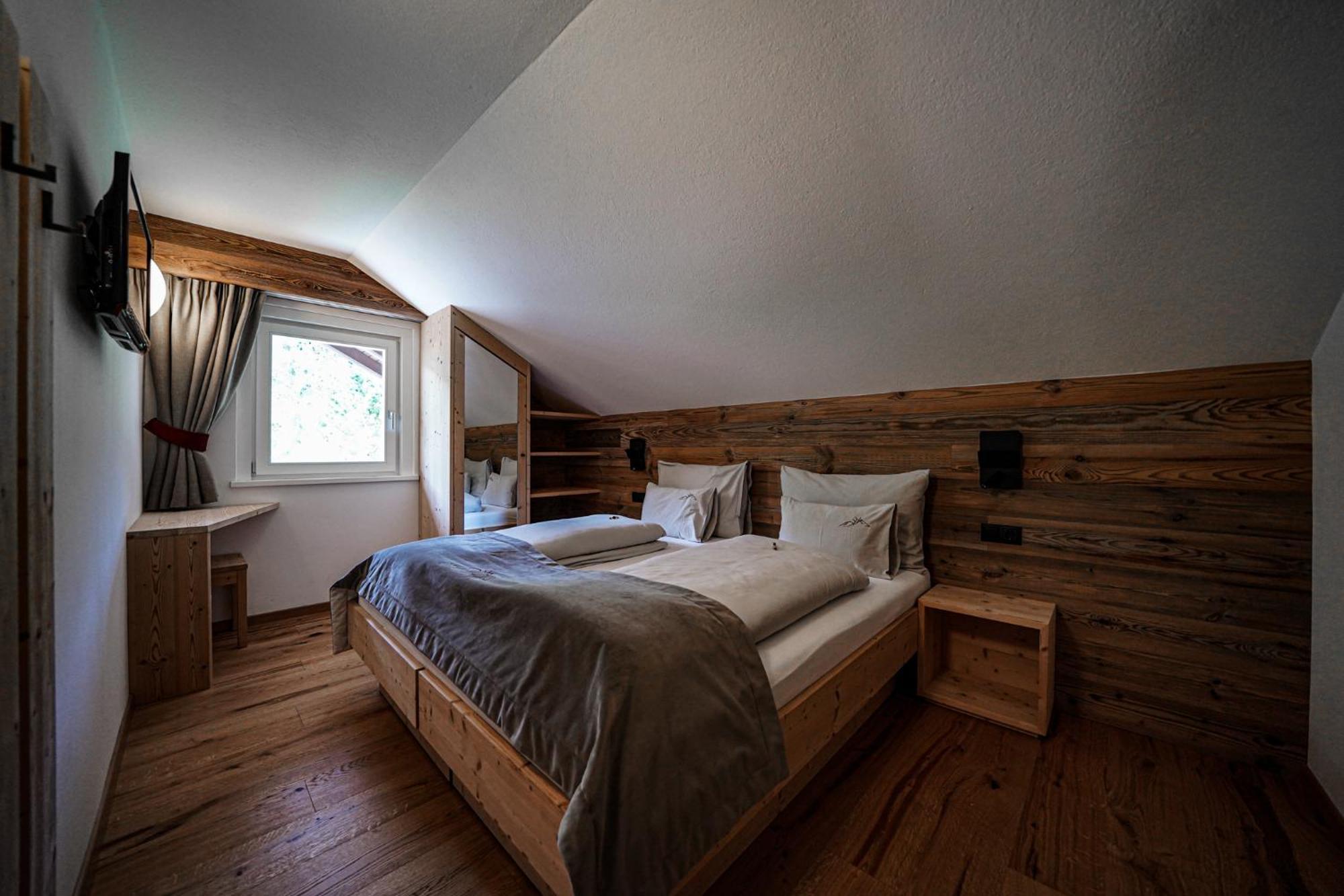 Garni Bergblick Hotel Braies  Buitenkant foto