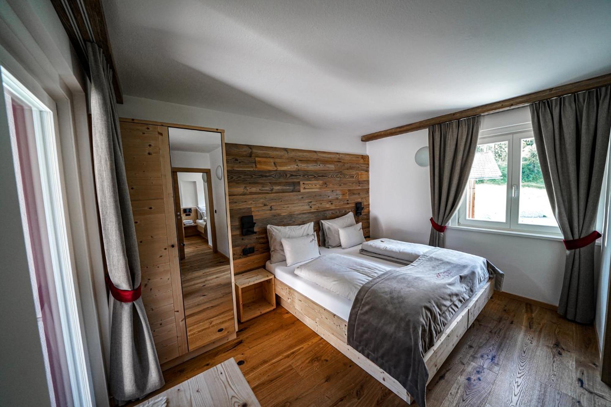 Garni Bergblick Hotel Braies  Buitenkant foto