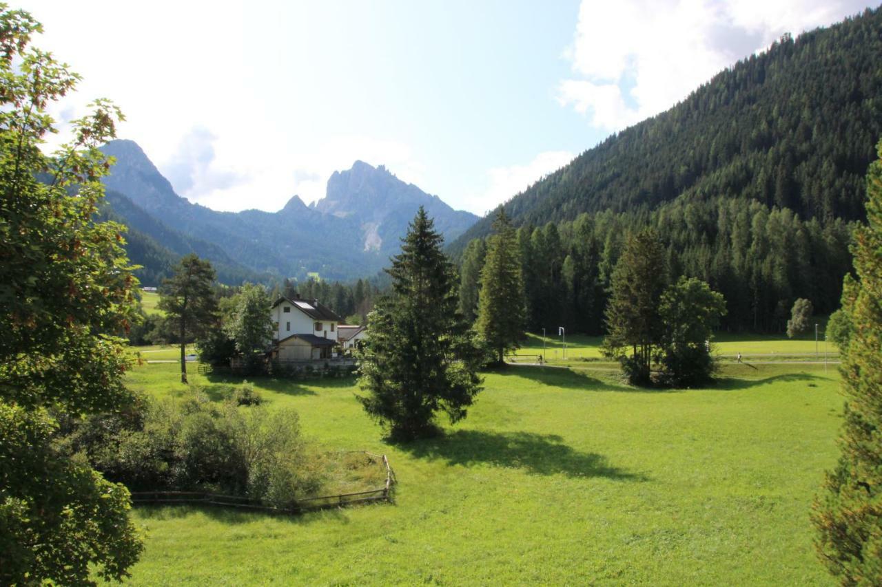 Garni Bergblick Hotel Braies  Buitenkant foto