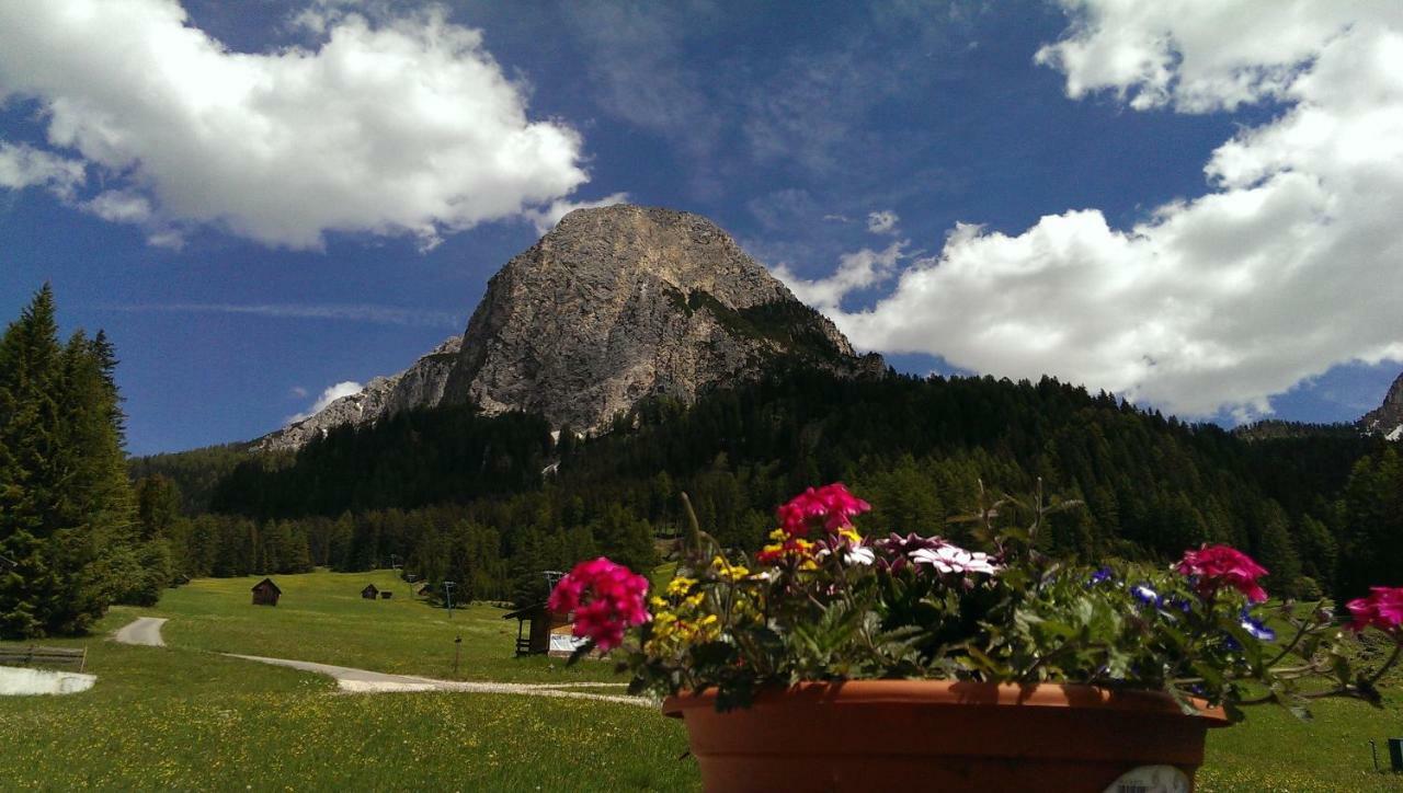 Garni Bergblick Hotel Braies  Buitenkant foto